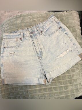 American Eagle women’s pride jean shorts